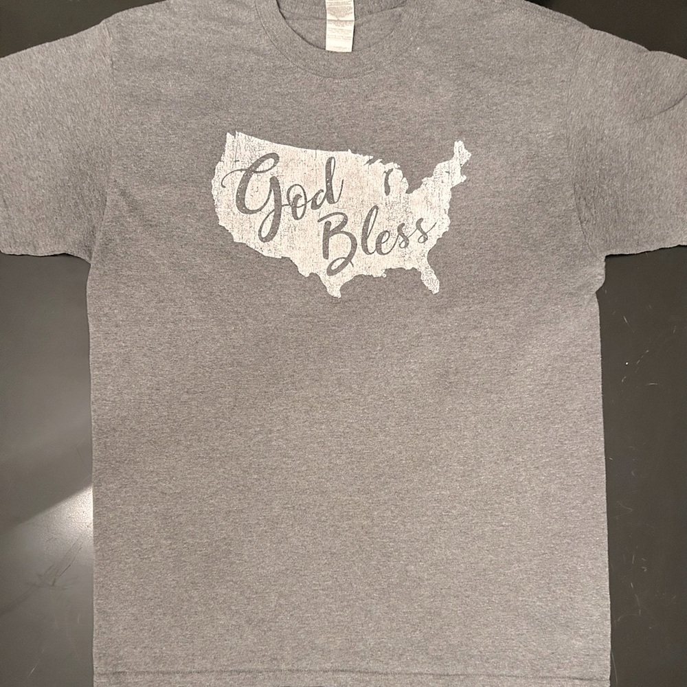 ♥️Gildan Gray ♥️”God Bless USA” good condition Cotton T-Shirt